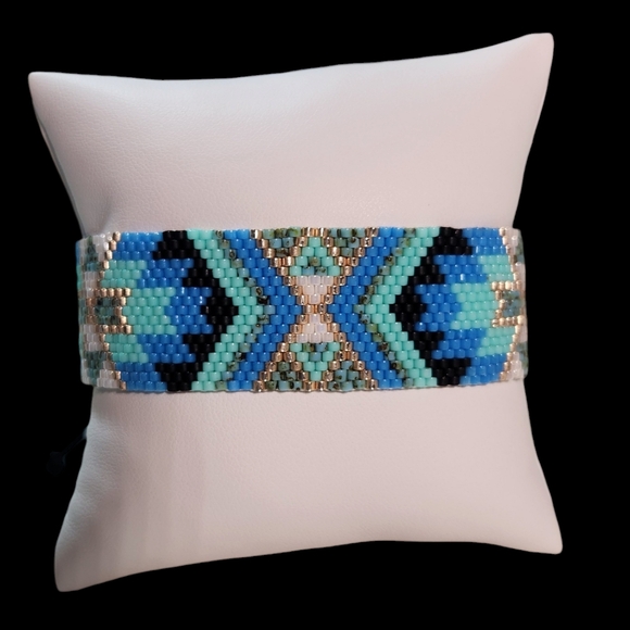 Turquoise and blue beaded bracelet - handmade by me - Picture 1 of 2